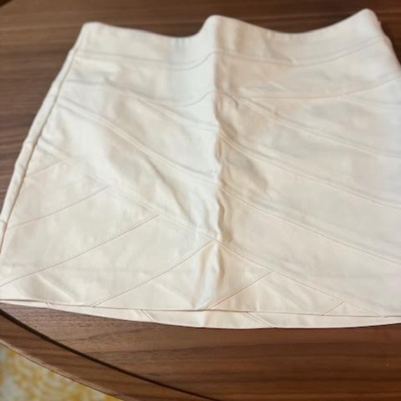 Express Vegan Leather Bandage Mini Skirt White - Picture 4 of 4
